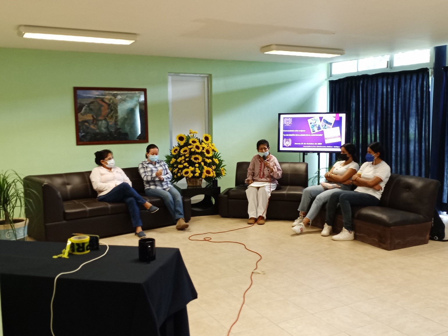 En la imagen, las participantes en este conversatorio que dio comienzo a las 10 horas del jueves 21 de octubre en el Salón José Galdámez de la Facultad de Ciencias Agronómicas, Campus V, en Villaflores, Chiapas.