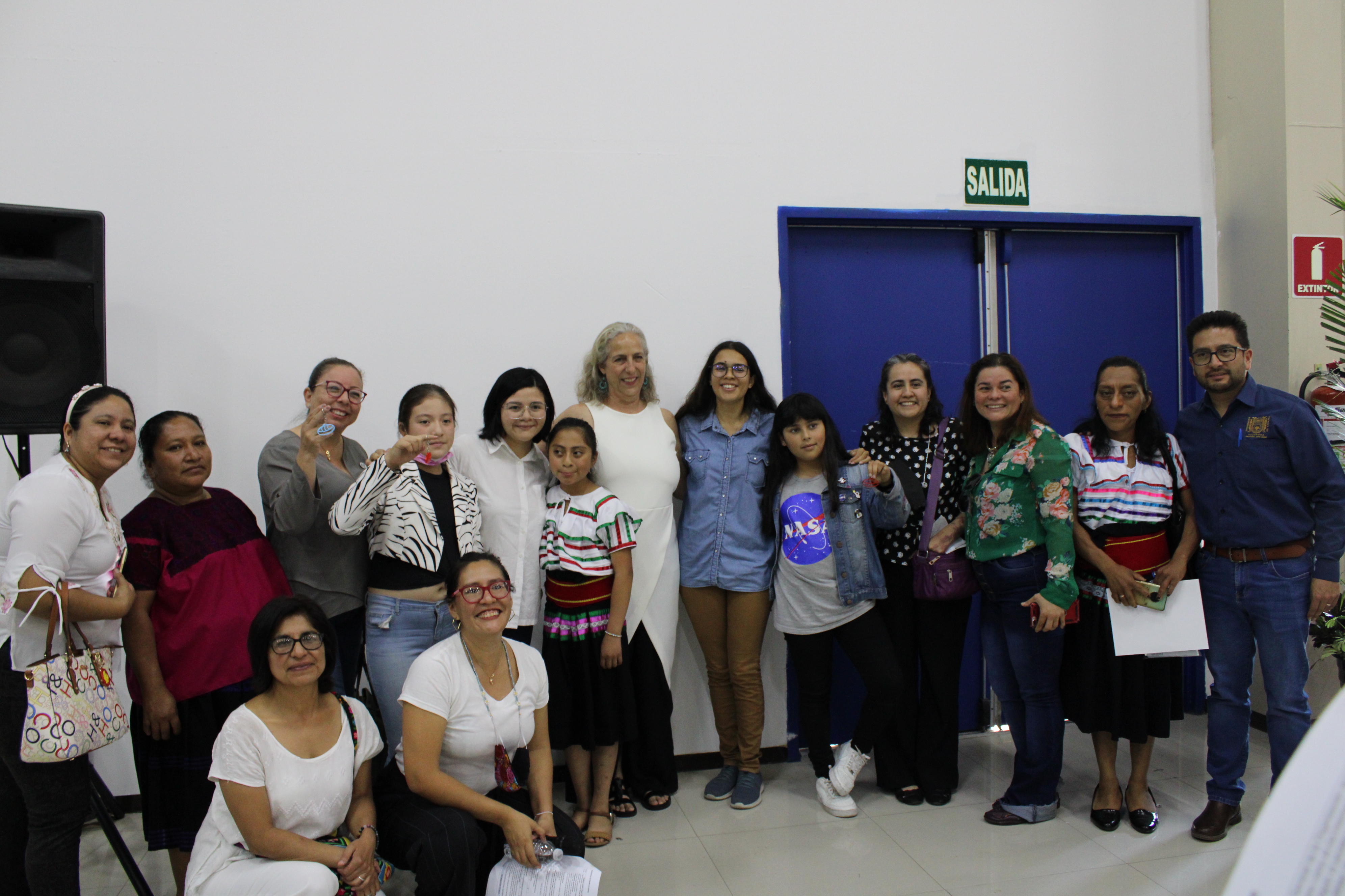 Dialogo entre Niñas y Mujeres en las Ciencias 